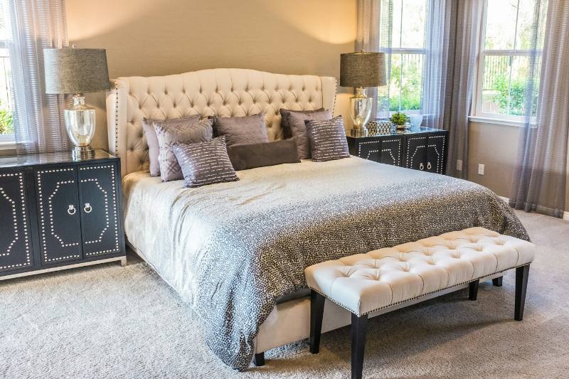 Wren Tufted Bed