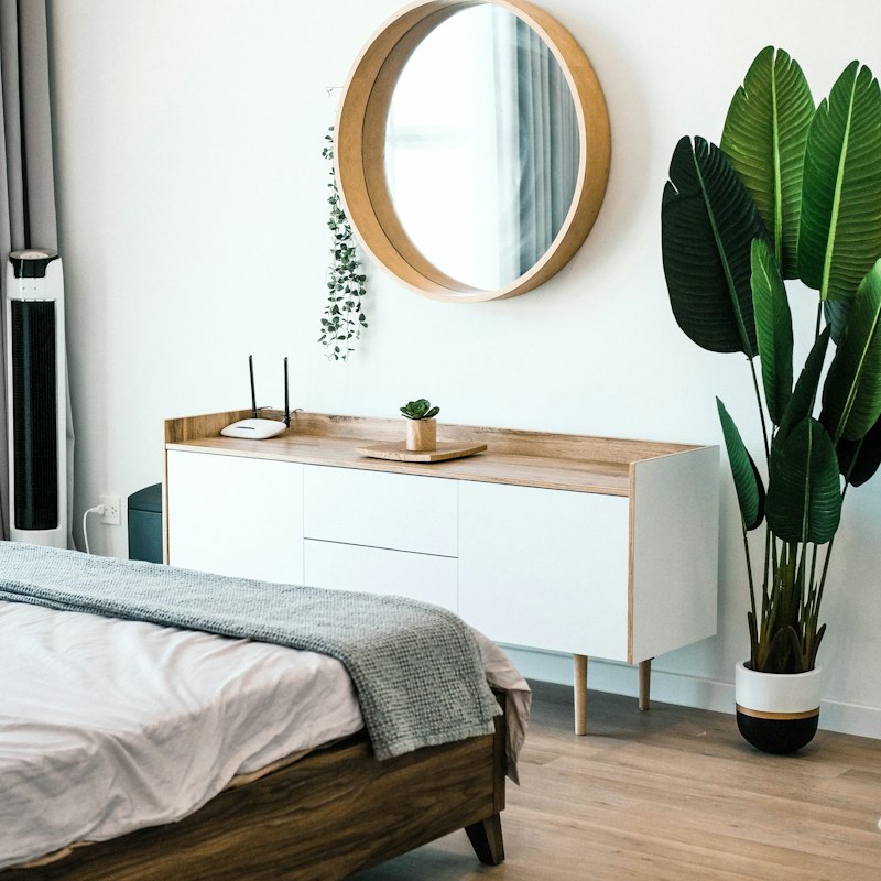 Round Oak-frame Mirror